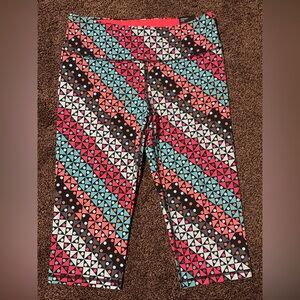 Victoria's Secret VSX Sport Knockout Crop Medium Rise, Geometric, Size Large (L)